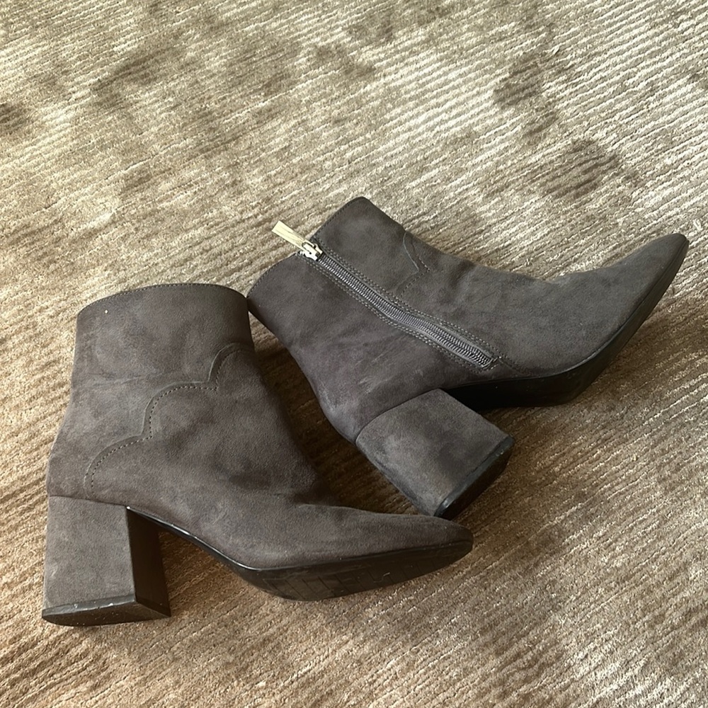 Grey Zara western boots with scalloped edge
